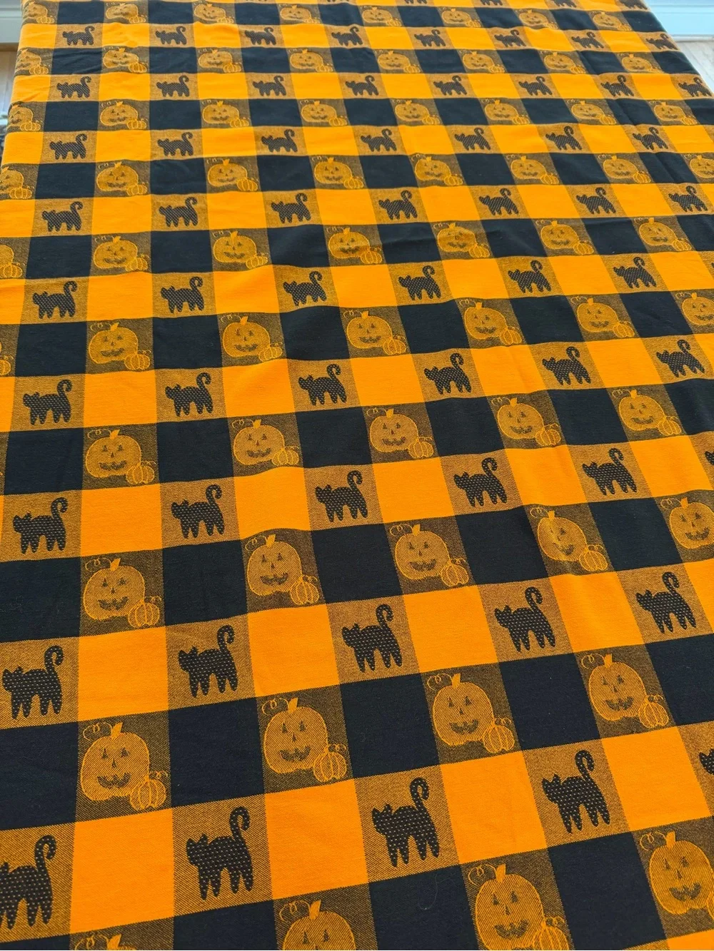 Sonoma vintage style all cotton 70”x54” Halloween tablecloth oval black cats
